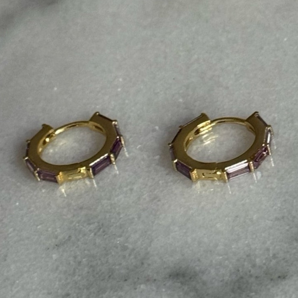 18k Gold Princess Purple Crystal Pave Hoop Earrings 

Brand New - Picture 2 of 5